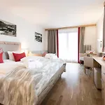 Alpenlodge - Dorfhotel فندق