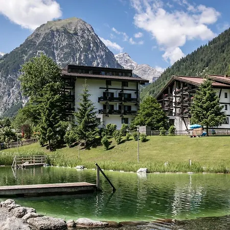 Hotel Alpenlodge - Das Dorfhotel 4*